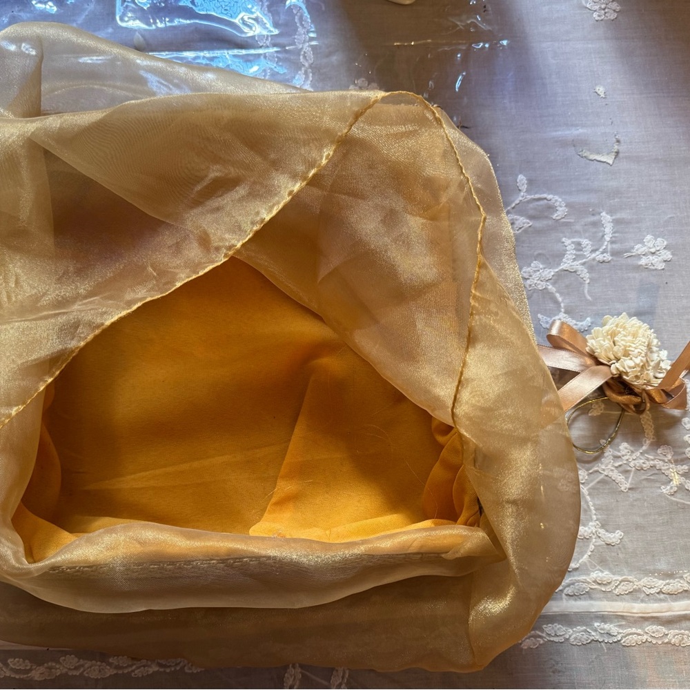 ❤️ New Elegant Box with Gold Sheer fabric cover with a Floral Accent - Picture 3 of 15